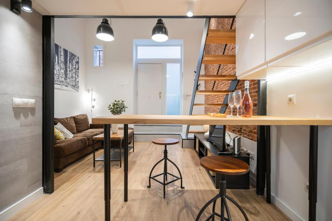Apartamento Dúplex Con Patio Centro Mpe35 *
